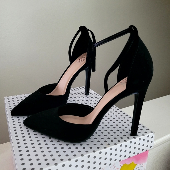 New w/box | Heels - Picture 9 of 11